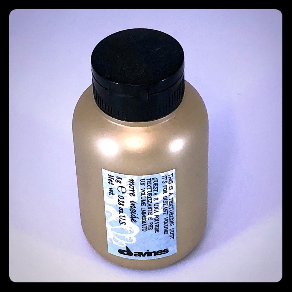 Davines this is a Texturizing Dust